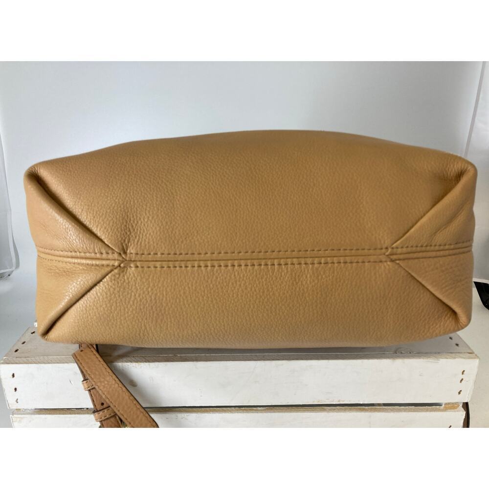 MICHAEL KORS, LARGE CAMEL LEATHER CROSSBODY BAG WITH TASSEL - Picture 5 of 16